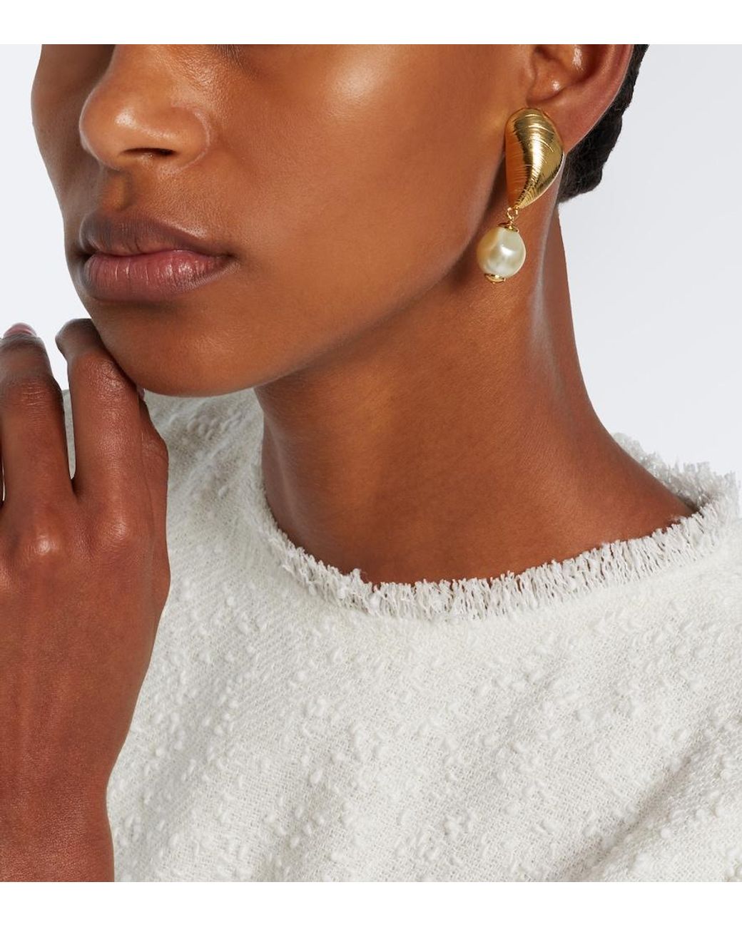 Oscar de la Renta White Mussel Embellished Clip-On Drop Earrings