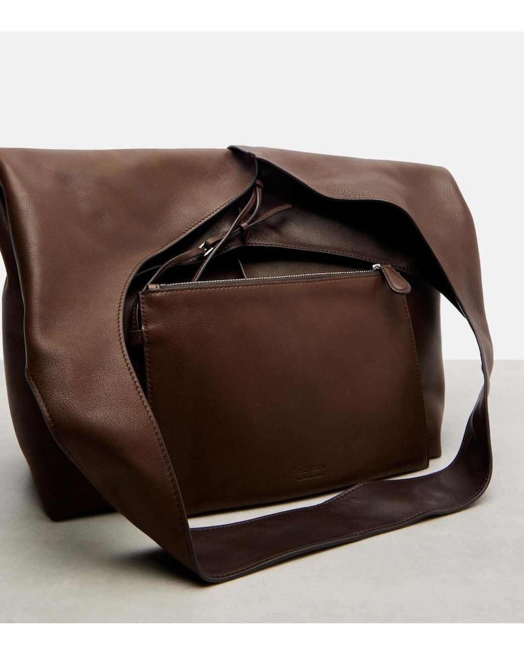 The Row Brown Schultertasche Bindle Medium Aus Leder