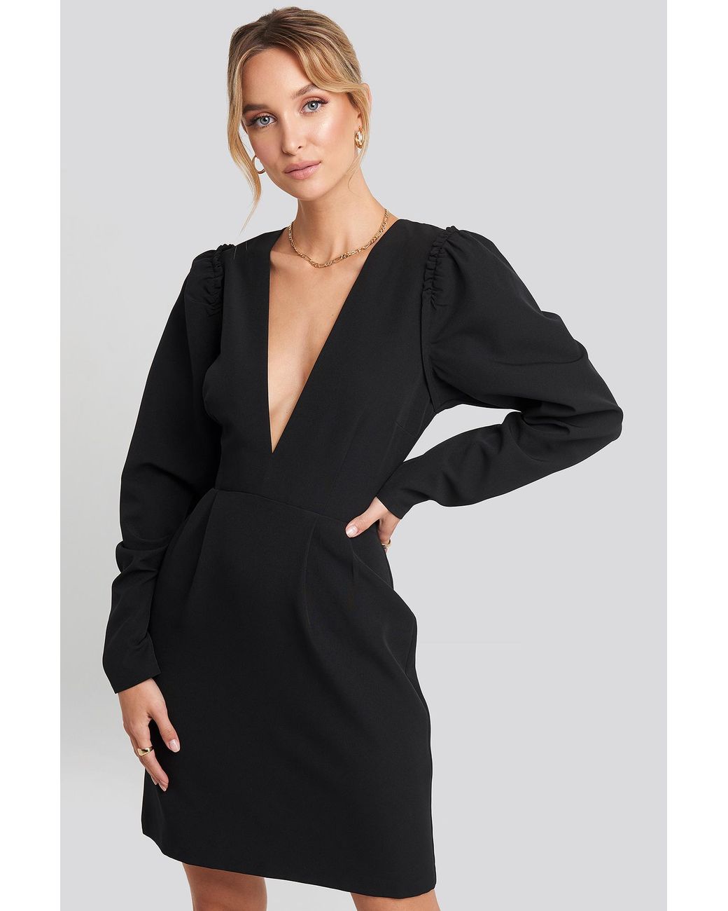 NA-KD Synthetic Black Deep V-neck Puff 