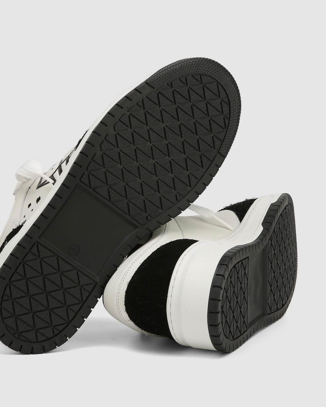 Naked Wolfe White Cm-00