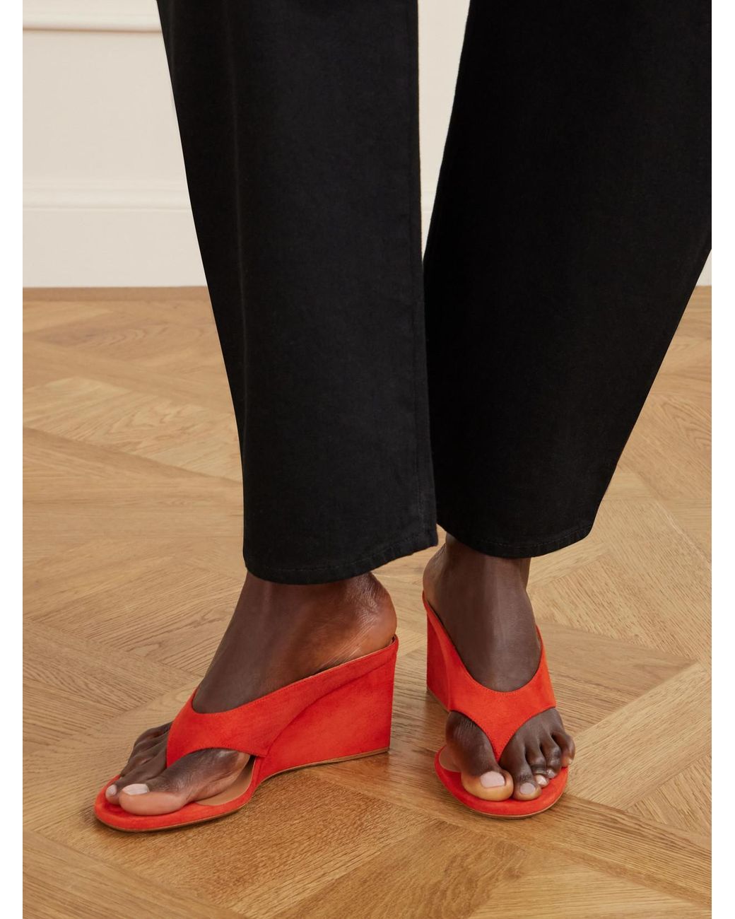 Alaïa Red Tong 75 Suede Wedge Sandals