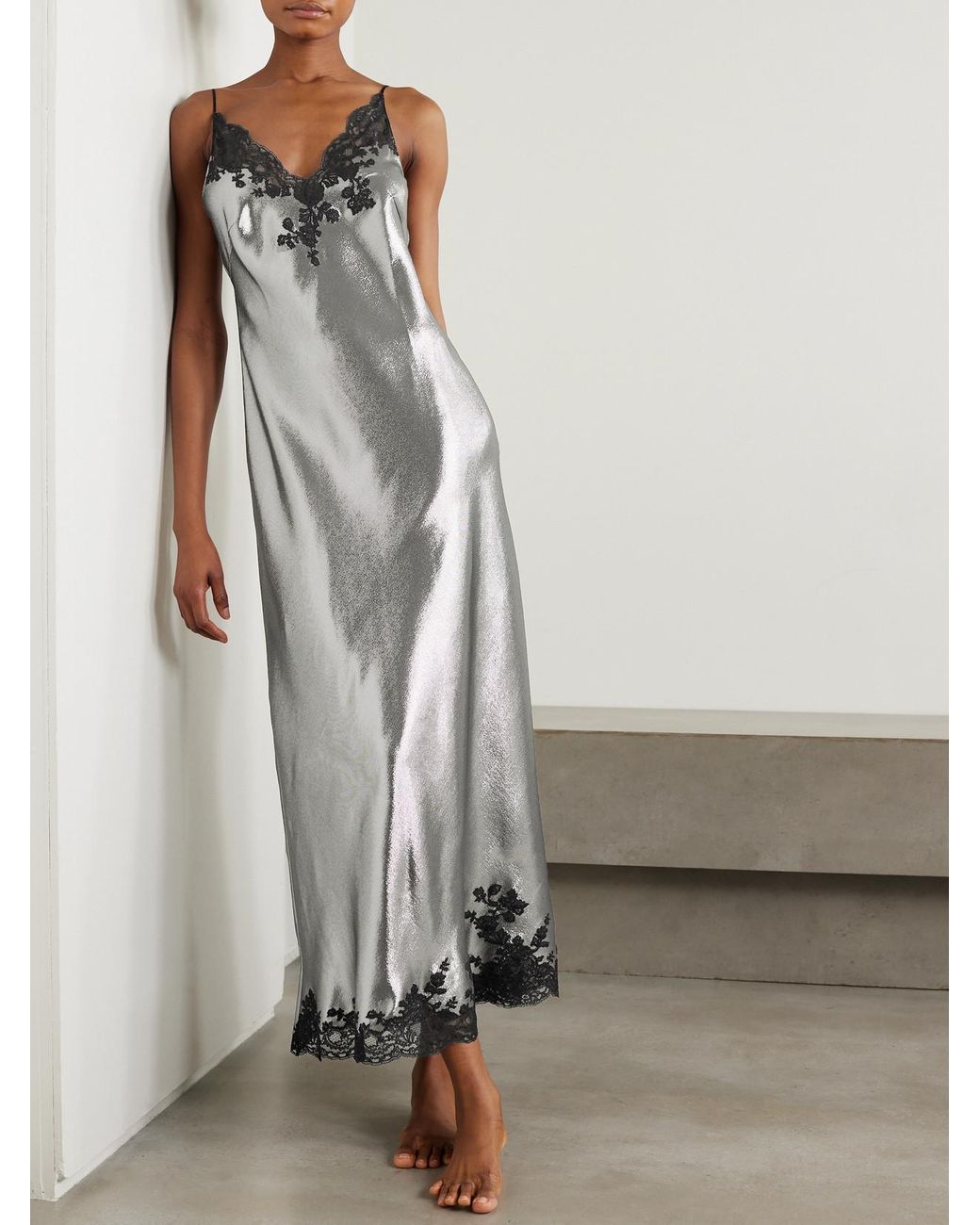 Carine Gilson Lace trimmed Metallic Silk blend Nightdress in Grey