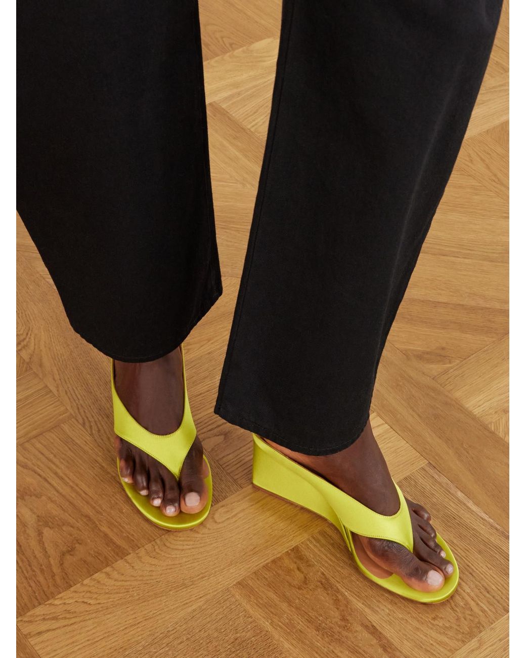 Alaïa Yellow Tong 75 Satin Wedge Sandals
