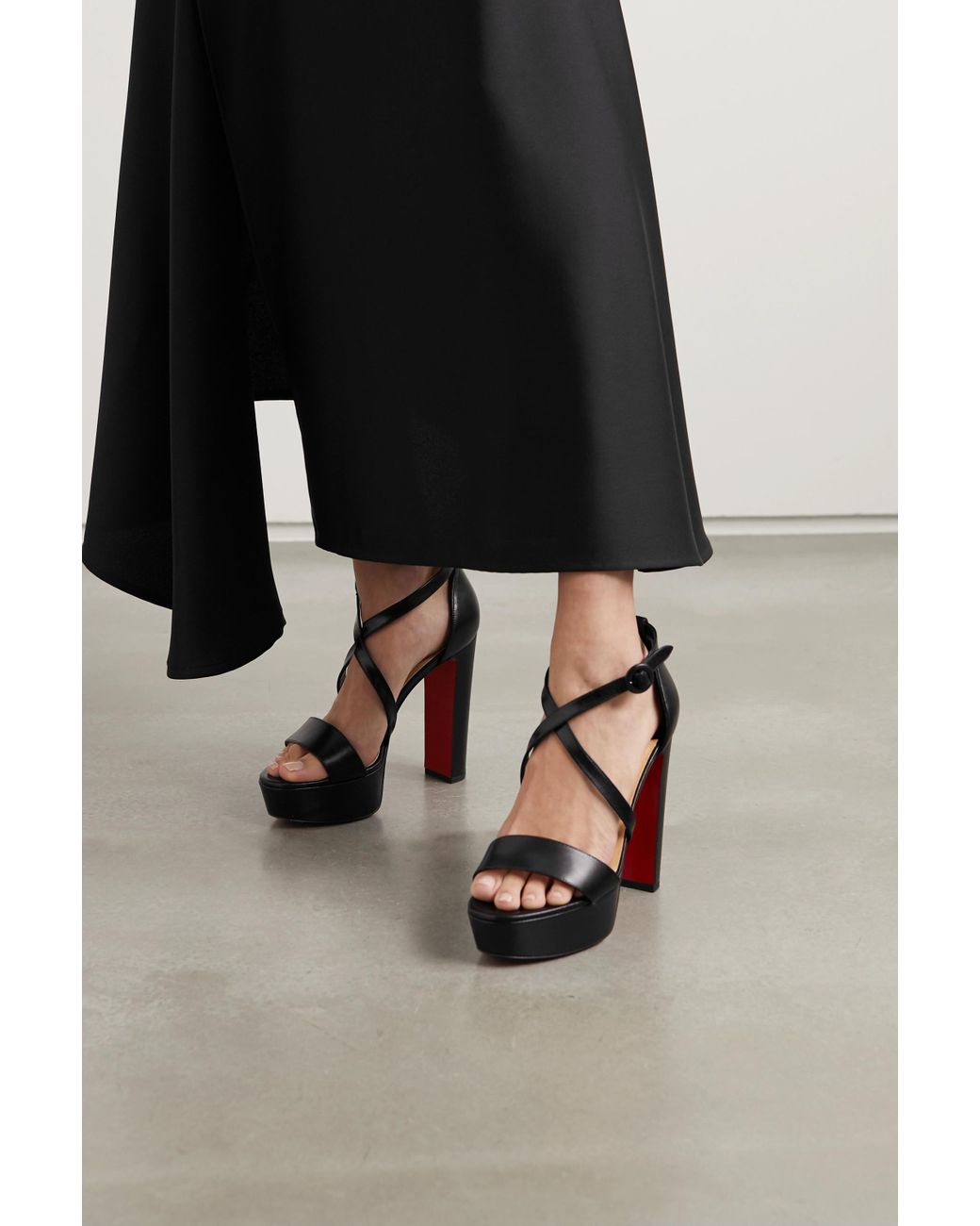 christian louboutin loubi bee alta