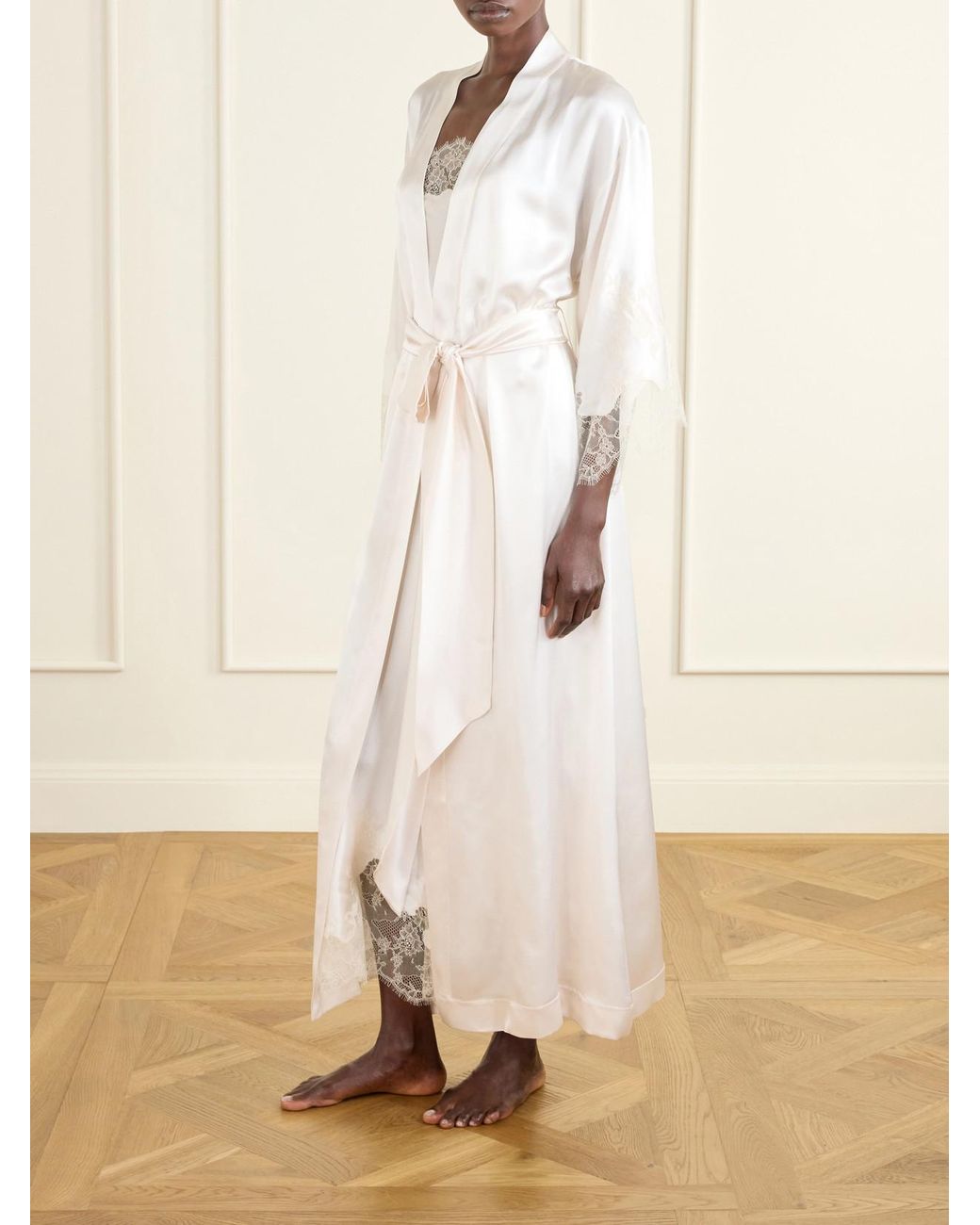 Sadin Robi Carine Gilson Belted Lace-Trimmed Silk-Satin Robe in White | Lyst UK