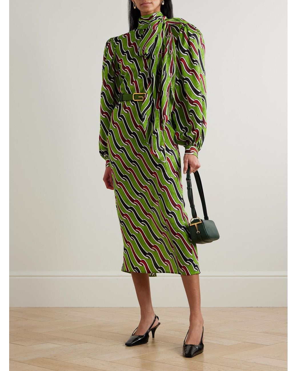 gucci green silk dress GUCCI Tie-detailed printed silk-jacquard midi dress