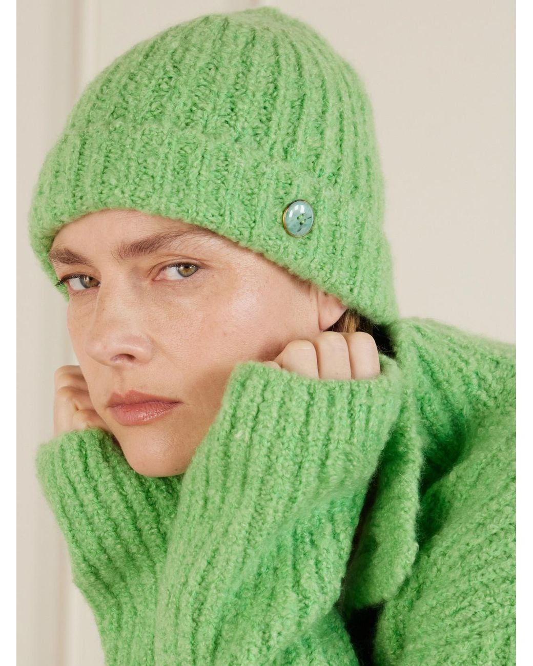 God's True Cashmere Green Button-Embellished Ribbed Cashmere-Bouclé Beanie