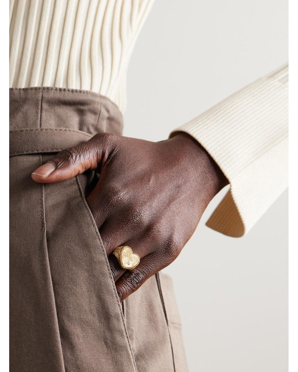 Yvonne Léon Natural Coeur Pailletee 9-Karat Diamond Ring