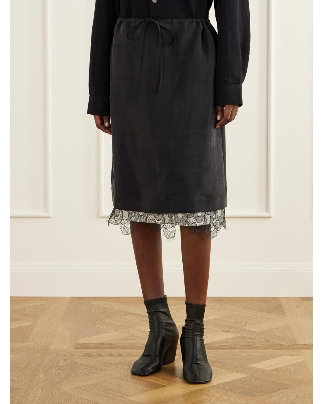 Studio Nicholson Black Alder Lace-Trimmed Lyocell-Twill Knee Skirt