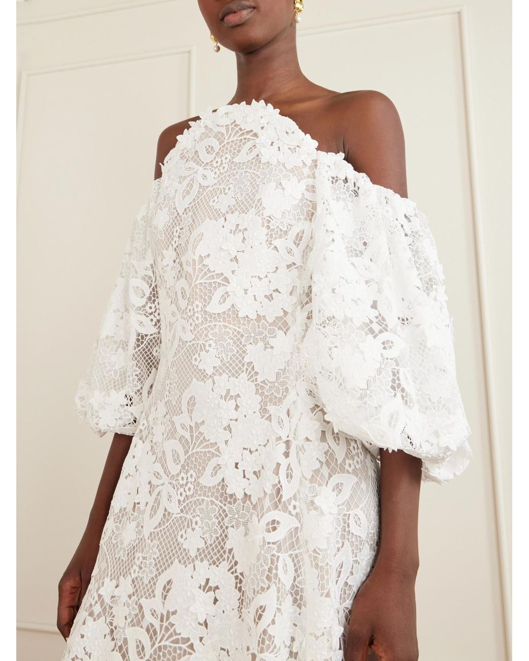 Oscar de la Renta White Off-The-Shoulder Embroidered Lace Gown