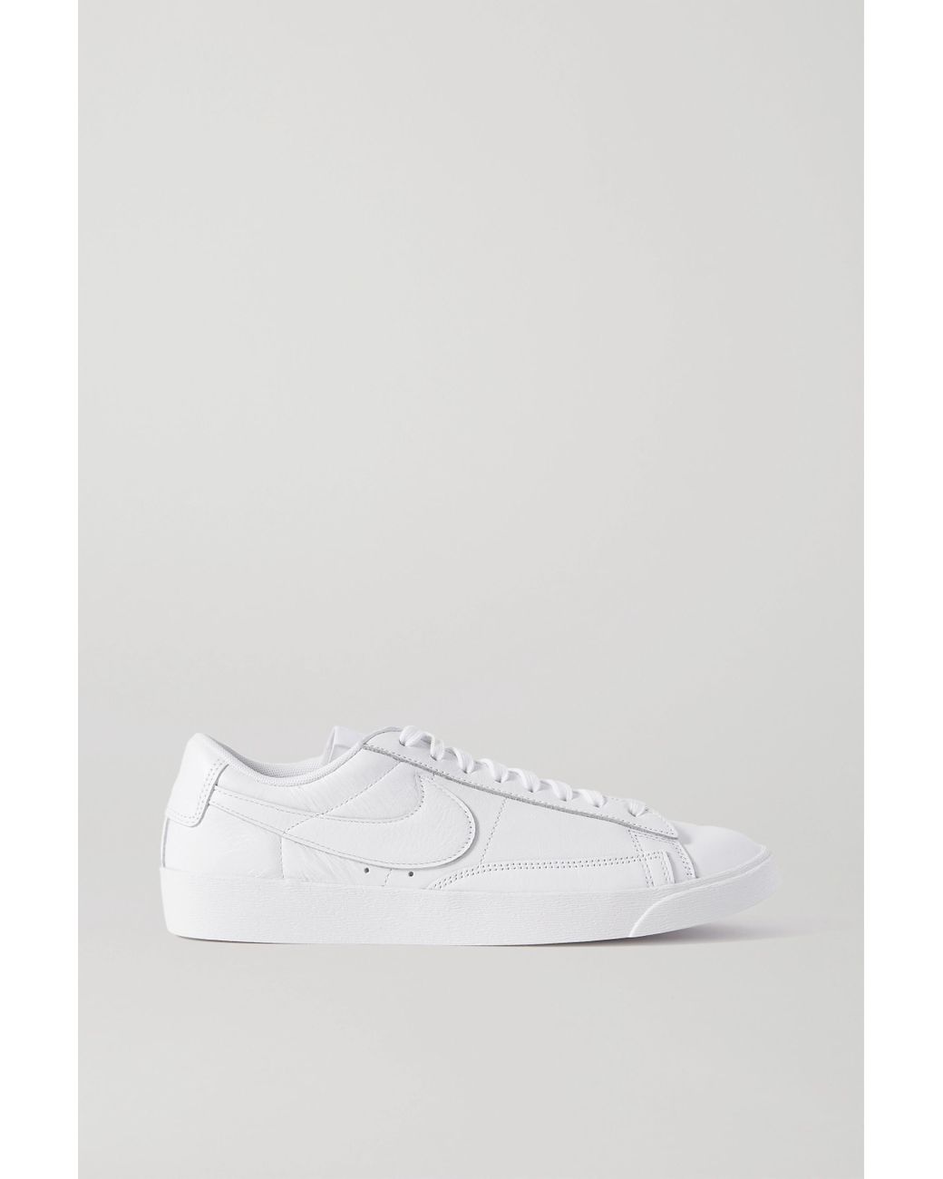 nike blazer low le women's white