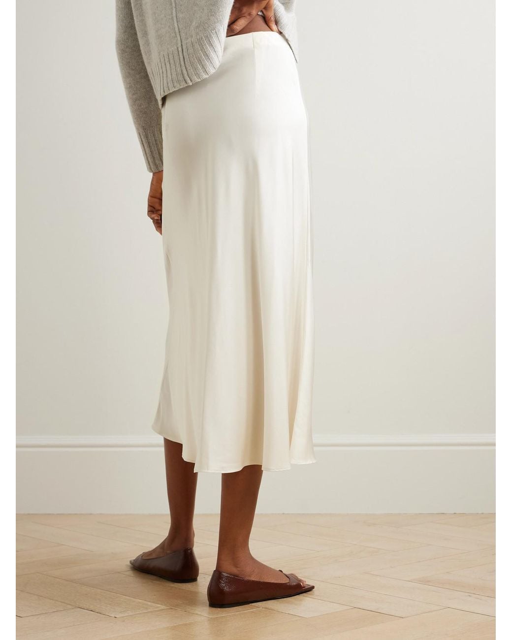 Allude Natural Stretch-Silk Satin Midi Skirt