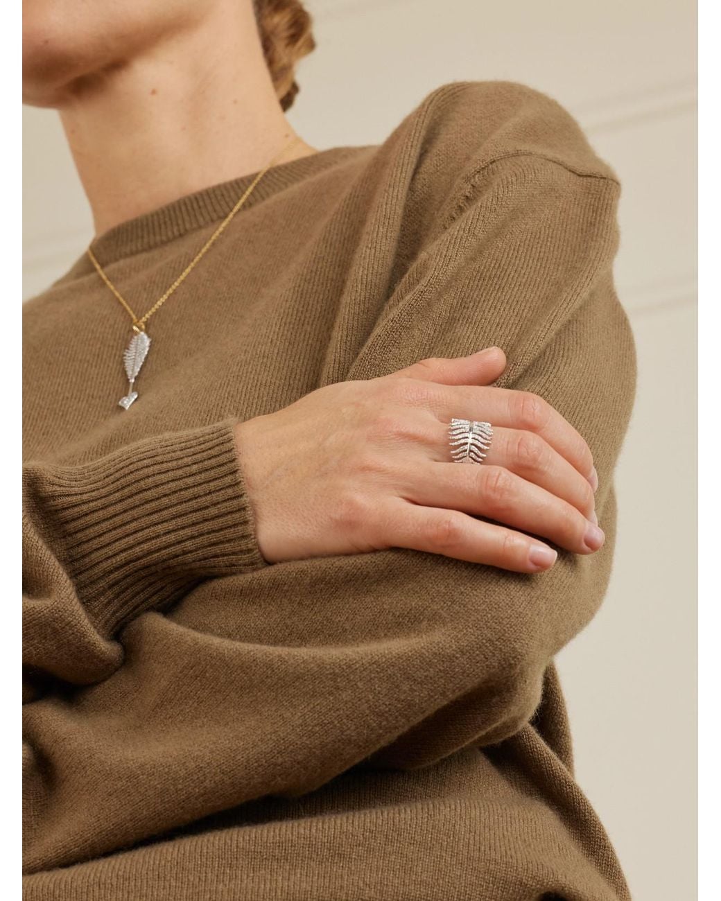 Mizuki Natural Feather 18-Karat Diamond Ring