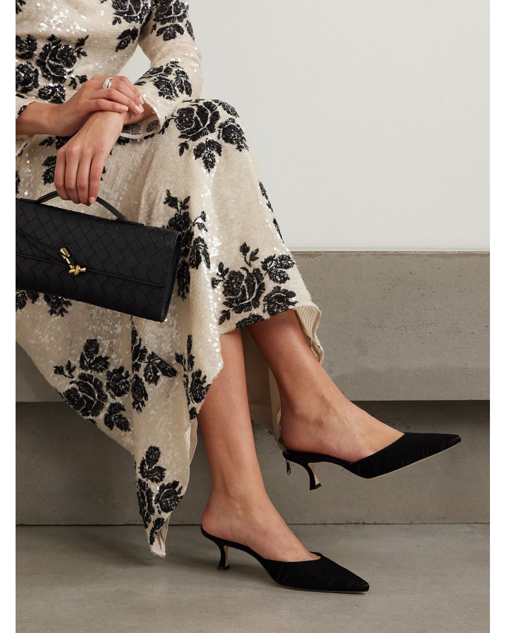 アパルトモン　MANOLO BLAHNIK CAROLYEN MULE Manolo Blahnik Carolyne 50 Leather-Trimmed Pleated Satin Mules in