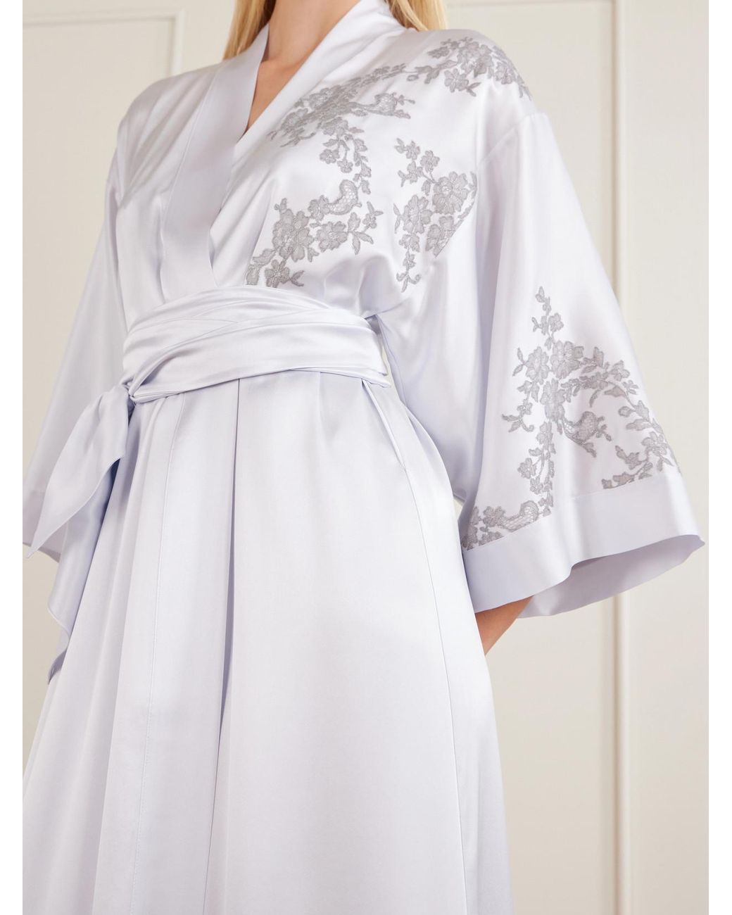 Carine Gilson White Lace-Appliqué Silk-Satin Robe