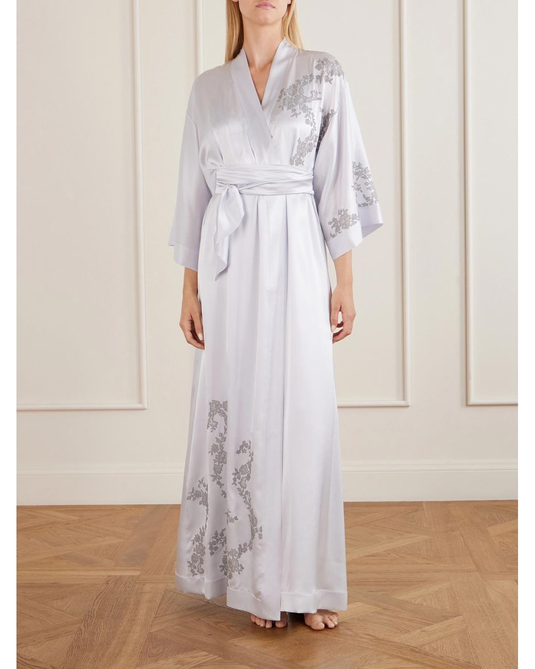 Carine Gilson White Lace-Appliqué Silk-Satin Robe