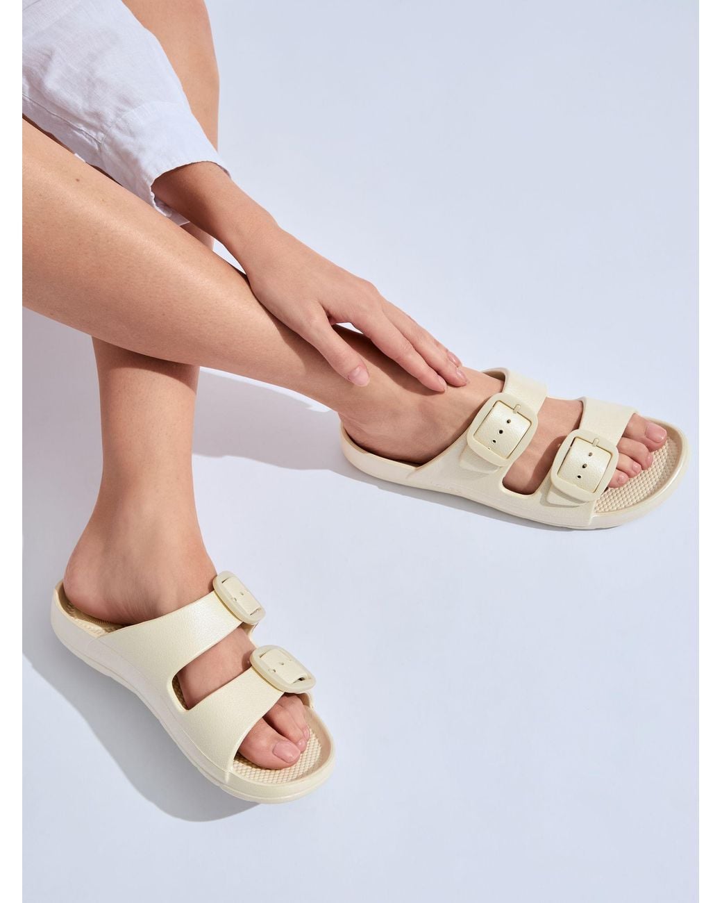 Totes White Solbounce Double Buckle Adjustable Slides