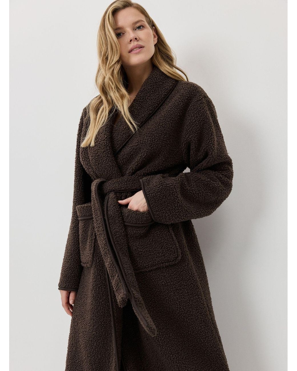 ARUELLE Black Browney Bathrobe