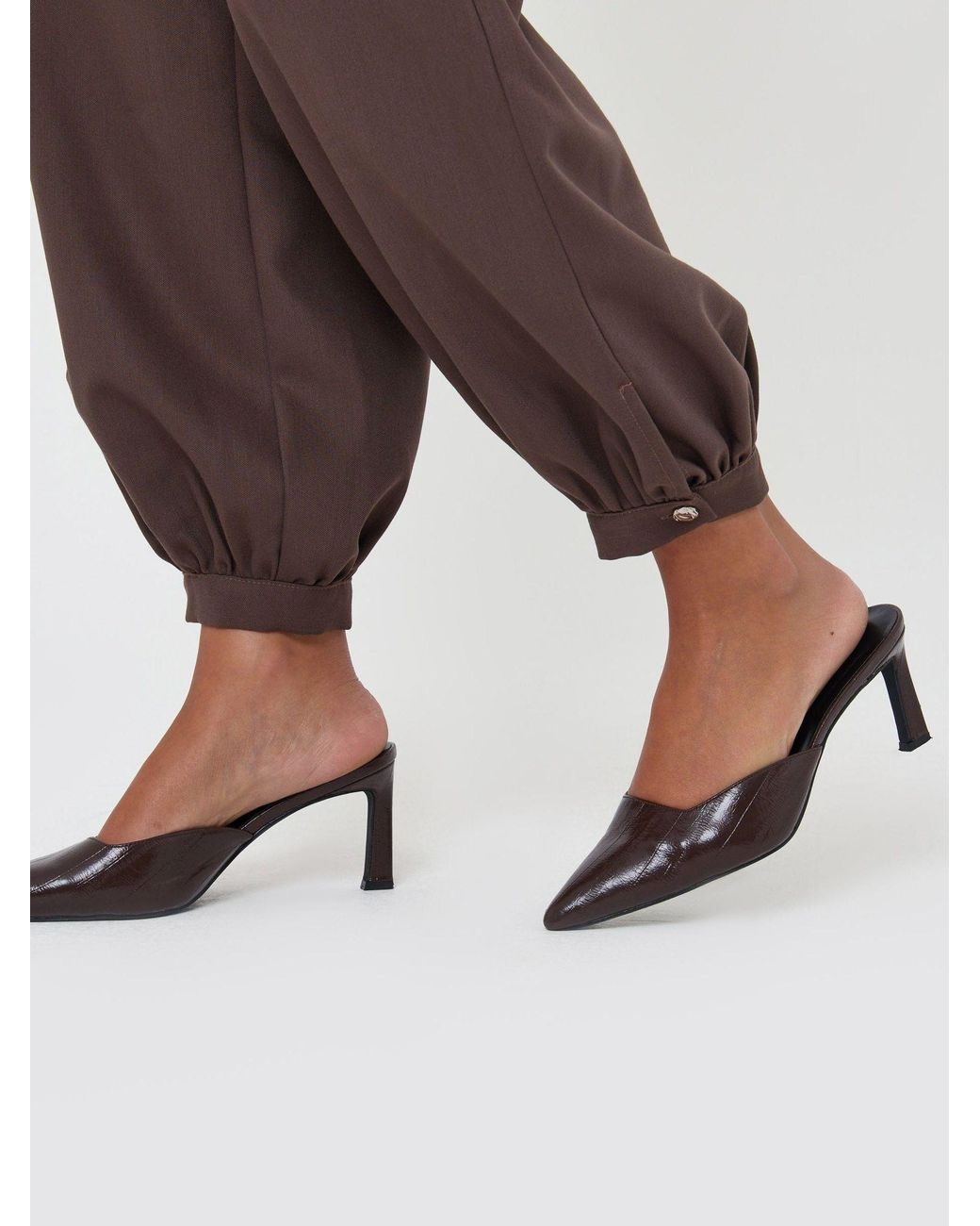 Threadbare Brown Closed Toe Kitten Heels