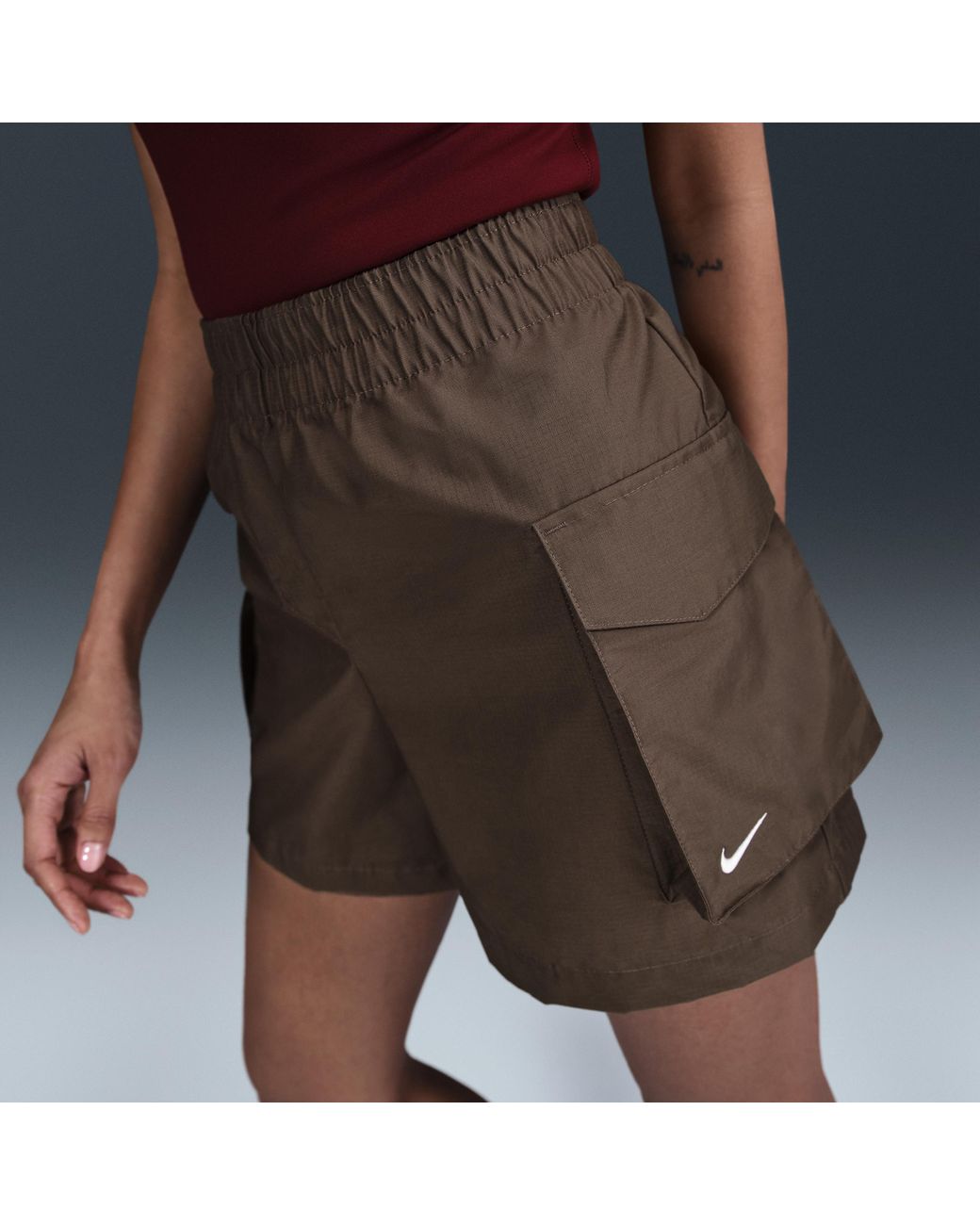 ★ Nike★ Sportswear Essentials Woven High Waist 5 Inch Car Nike Sportswear Essential Woven High Waist 5-Inch Cargo