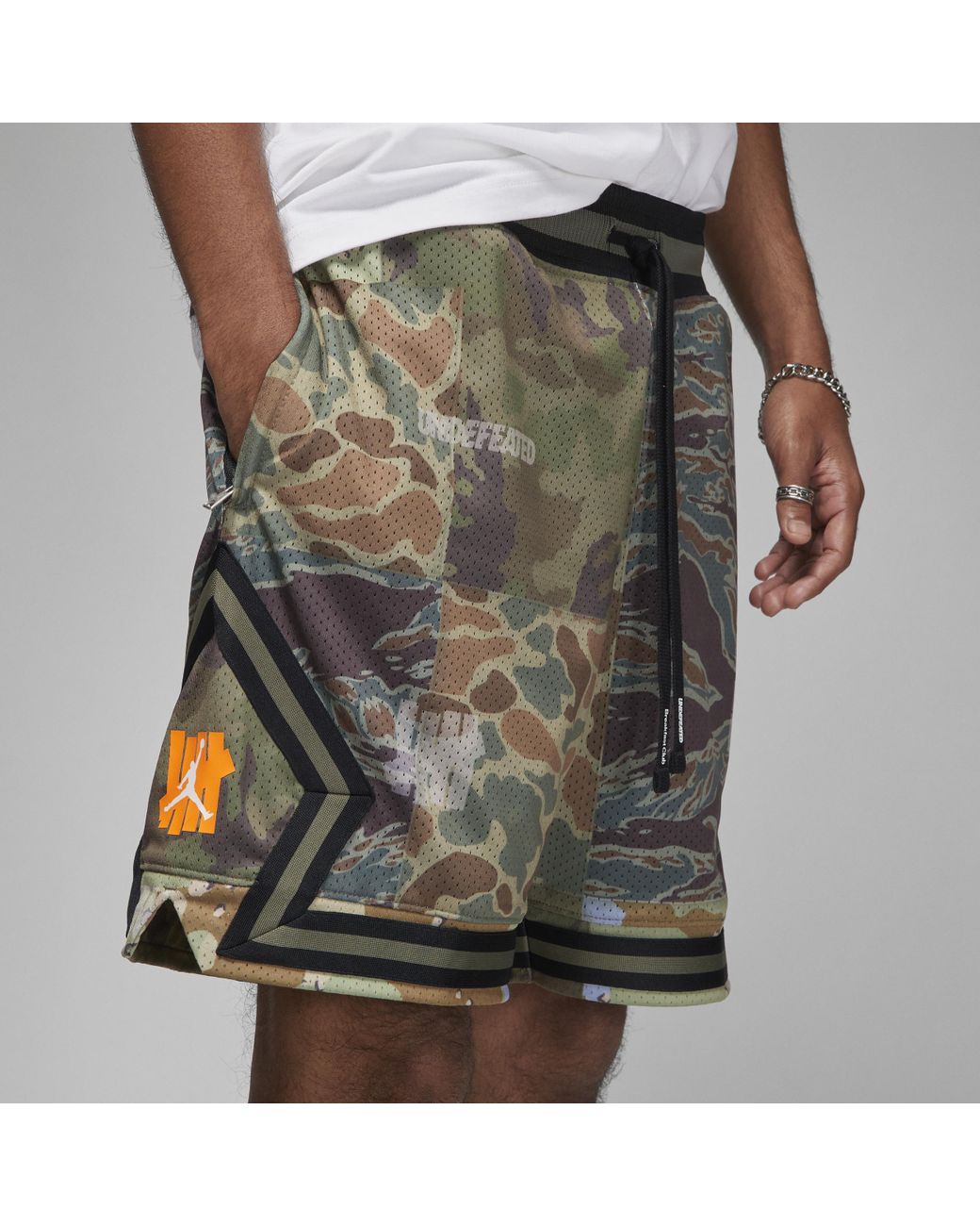 美品Jordan x undefeated camo ショートパンツ M Nike Air Jordan x Undefeated Basketball Short Mesh Camo