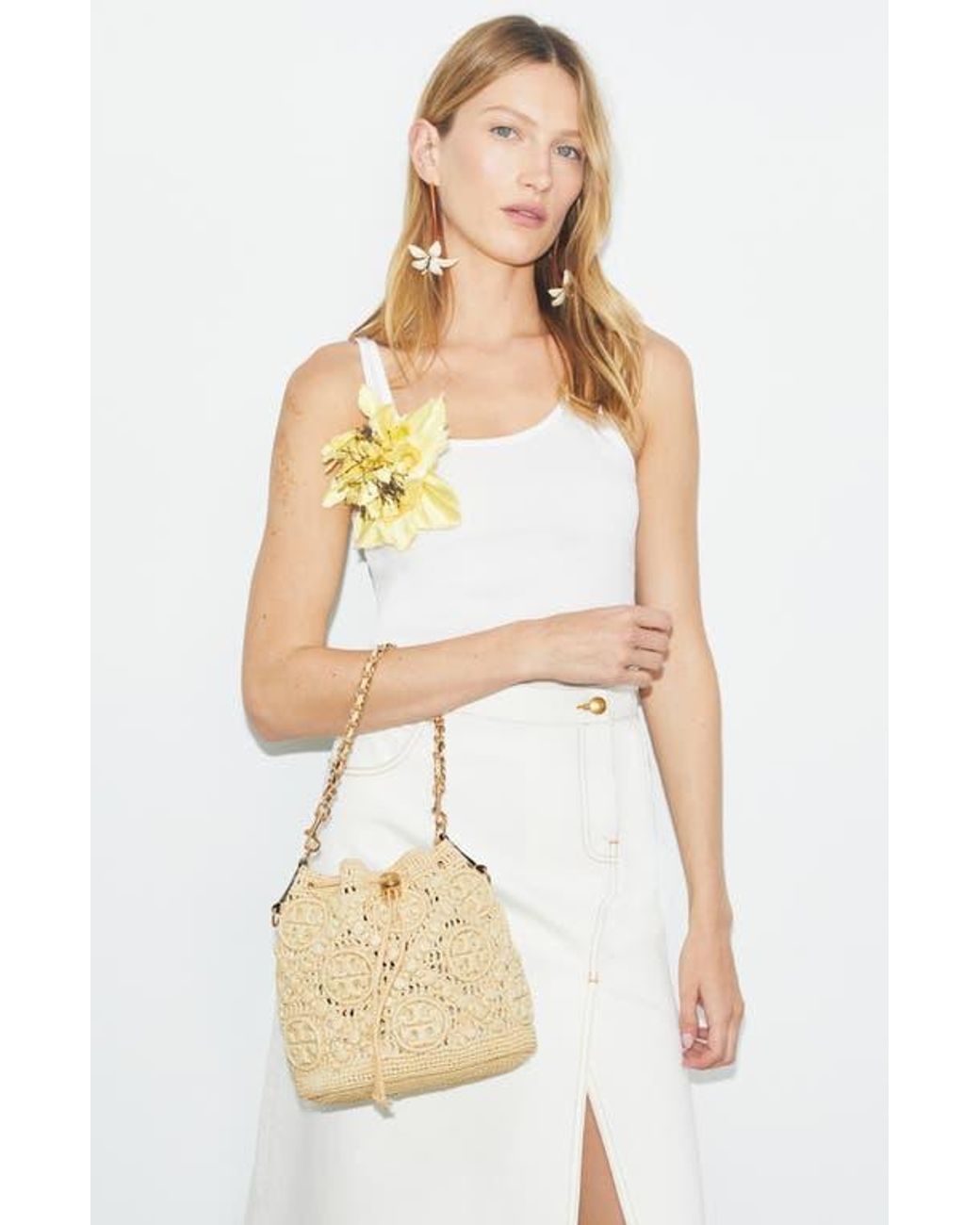 Tory Burch T Monogram Raffia Bucket Bag in Natural | Lyst Tory Burch T Monogram Raffia Bucket Bag in Natural | Lyst