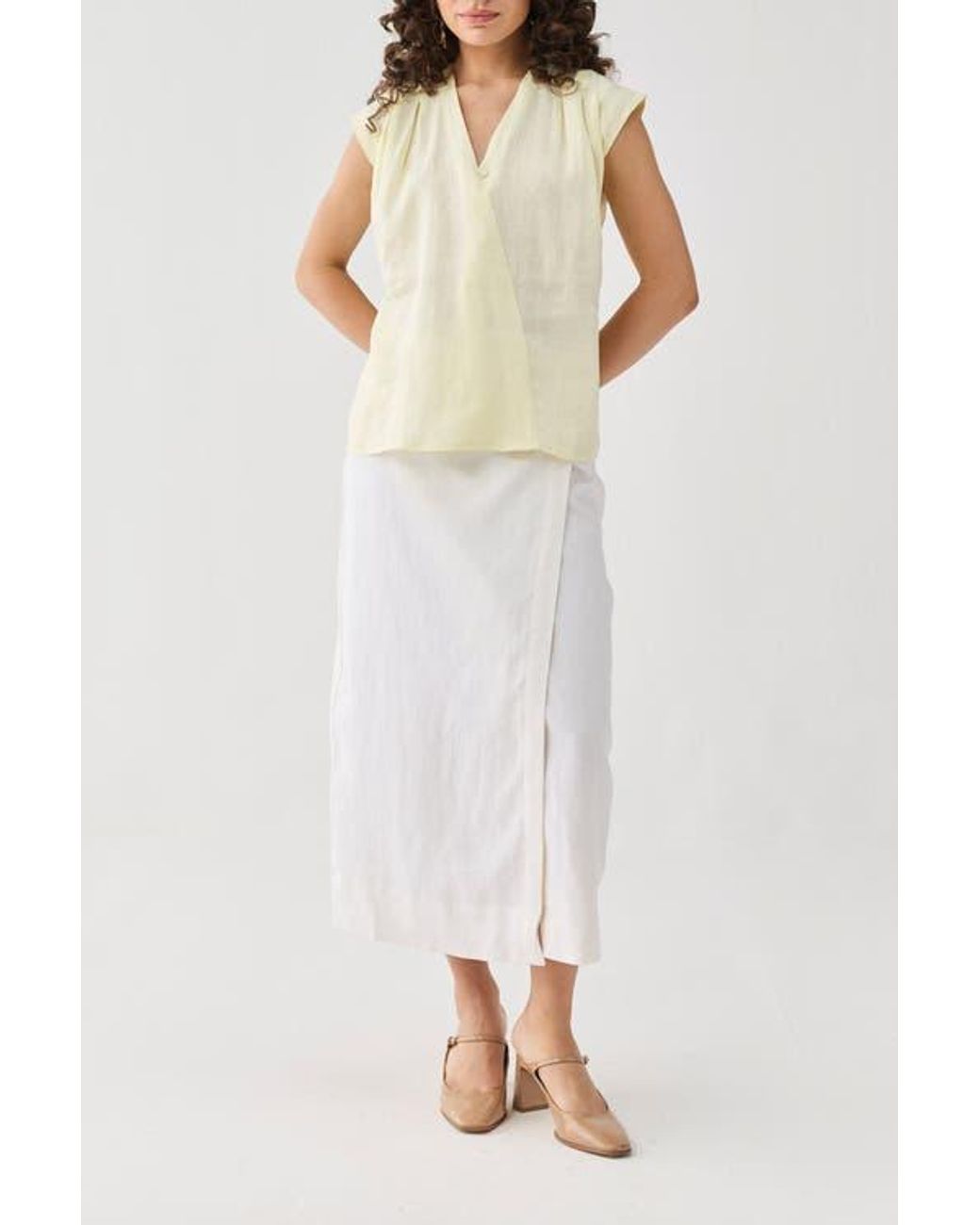 REISTOR White V-Neck Overlap Top