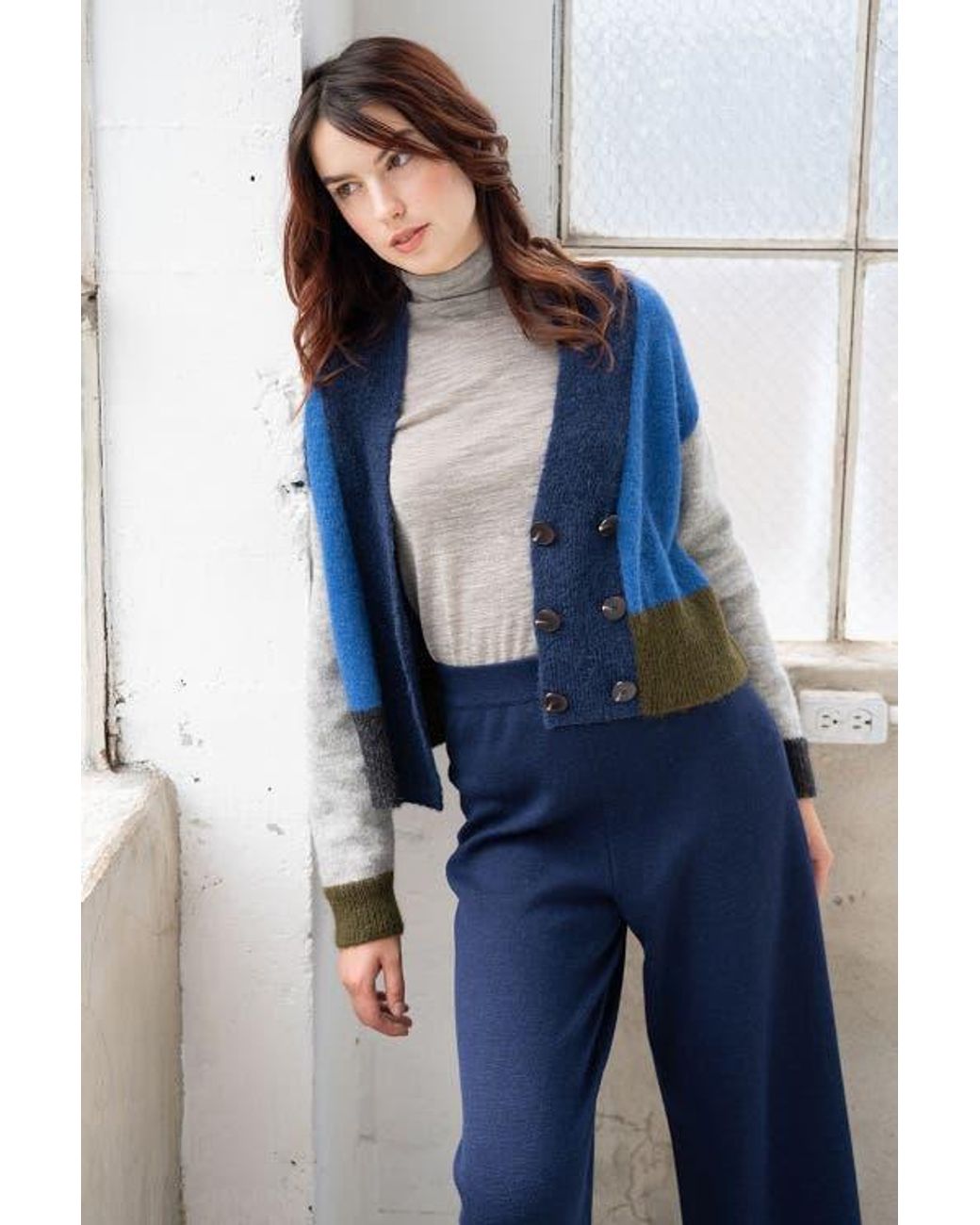 SSKEIN Gray T Neck Pullover