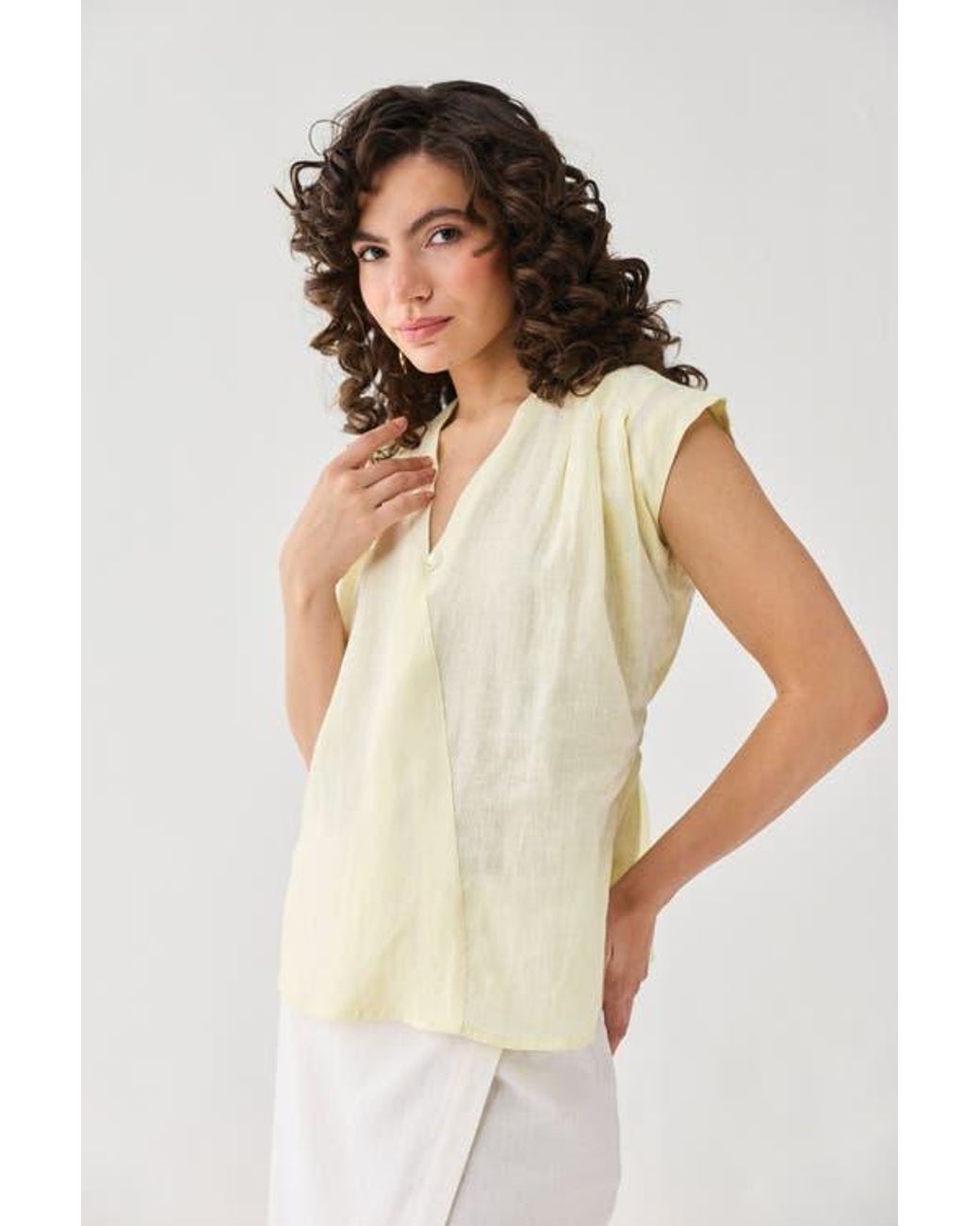 REISTOR White V-Neck Overlap Top