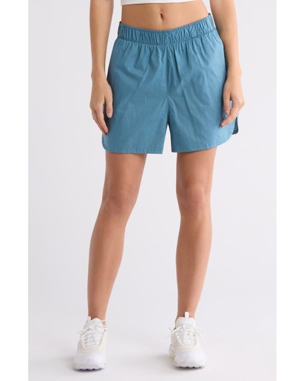 Nike Sportswear Chill Poplin Mid-Rise 5-Inch Shorts in Blue