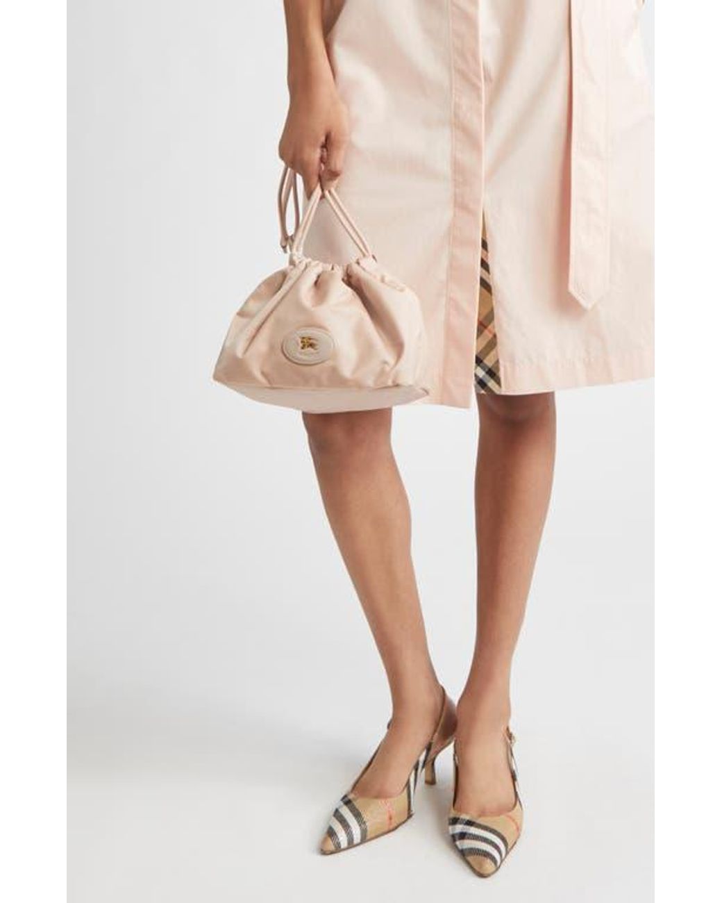 バッグ・カバンその他 Burberry HORSESHOE REVERSIBLE POCHETTE WITH COULISSE Burberry Horseshoe Reversible Drawstring Pouch in Pink | Lyst