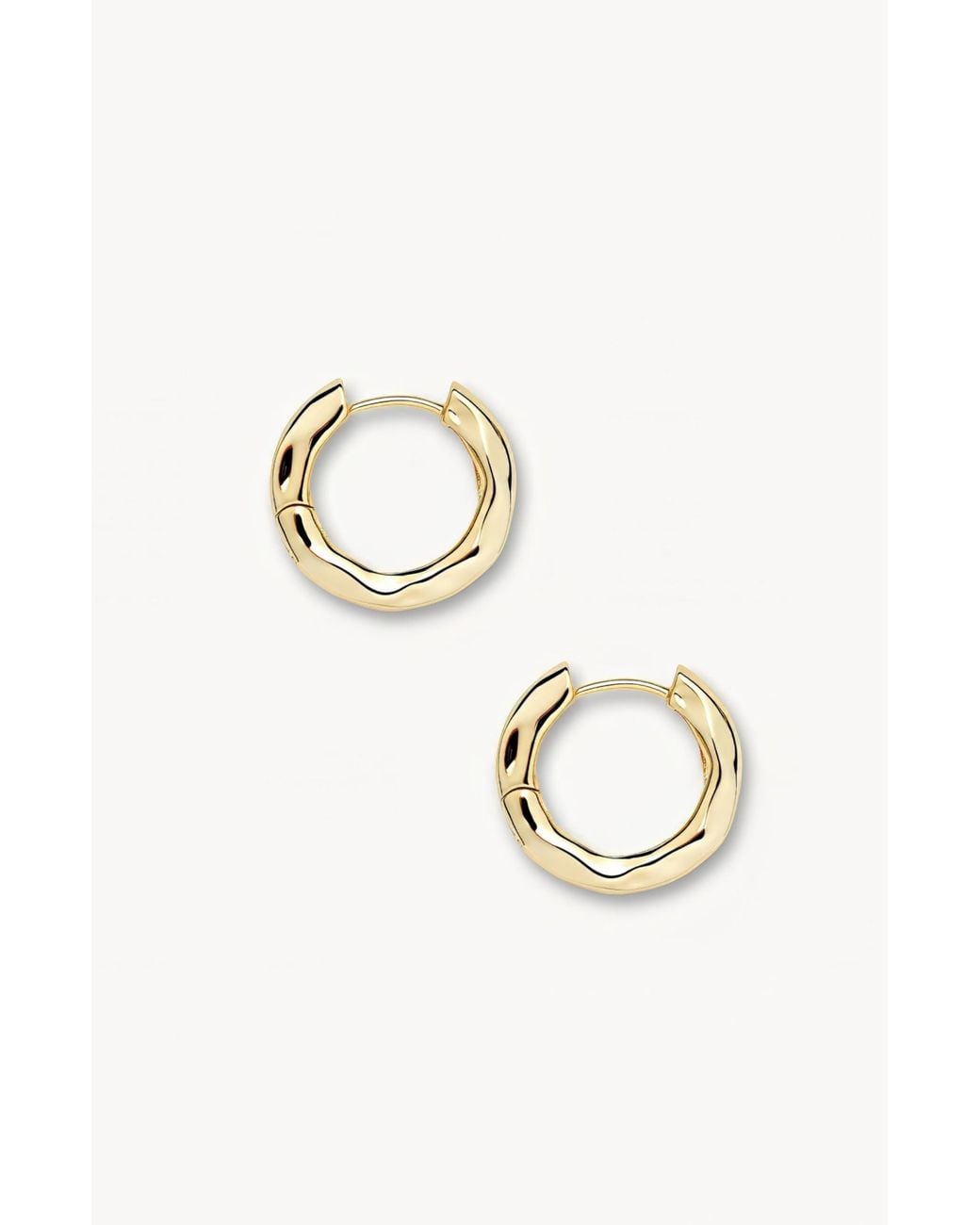 Machete Metallic Petite Wavy Hoops