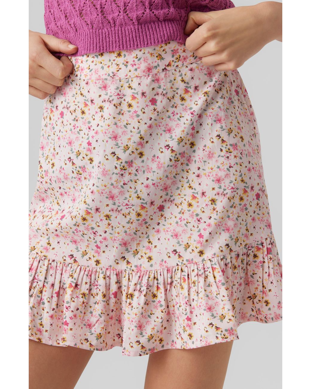 Vero Moda Emma Floral Ruffle Hem Skirt in Pink | Lyst