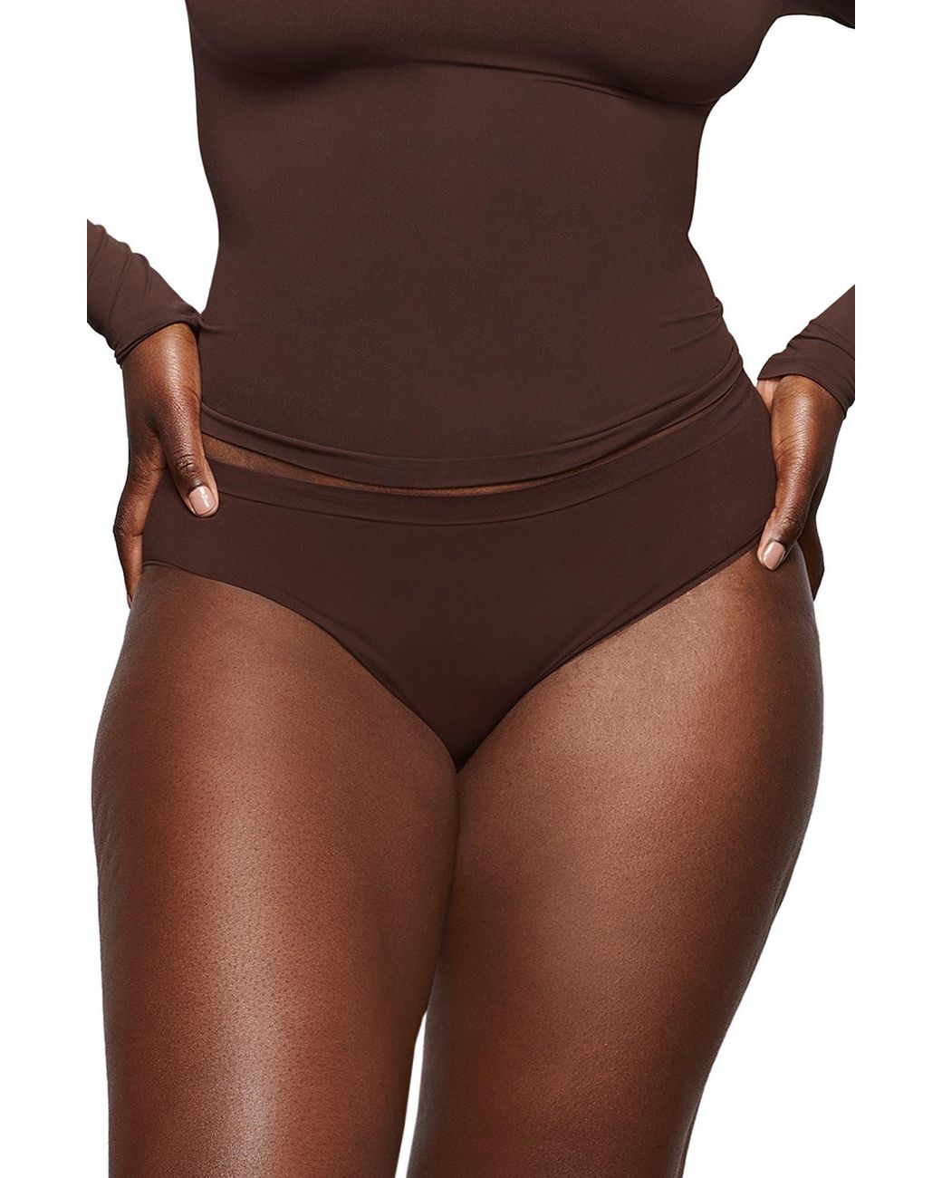 Skims Soft Smoothing Seamless Briefs in Brown