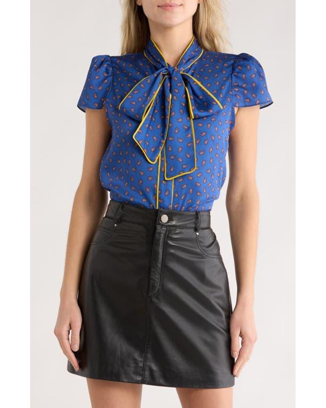 Alice + Olivia Jeannie Piped Tie Neck Top in Blue | Lyst