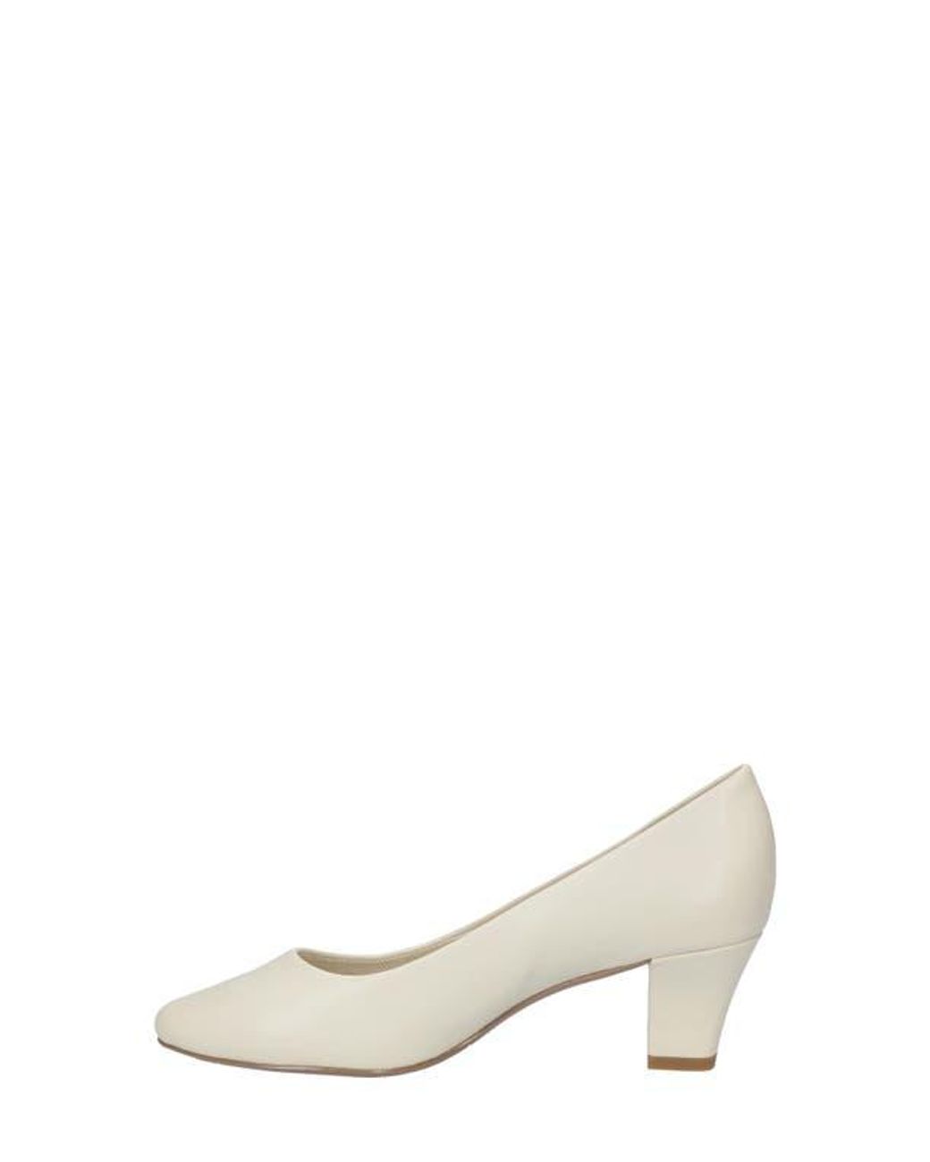 Easy Street White Ballari Round Toe Pump
