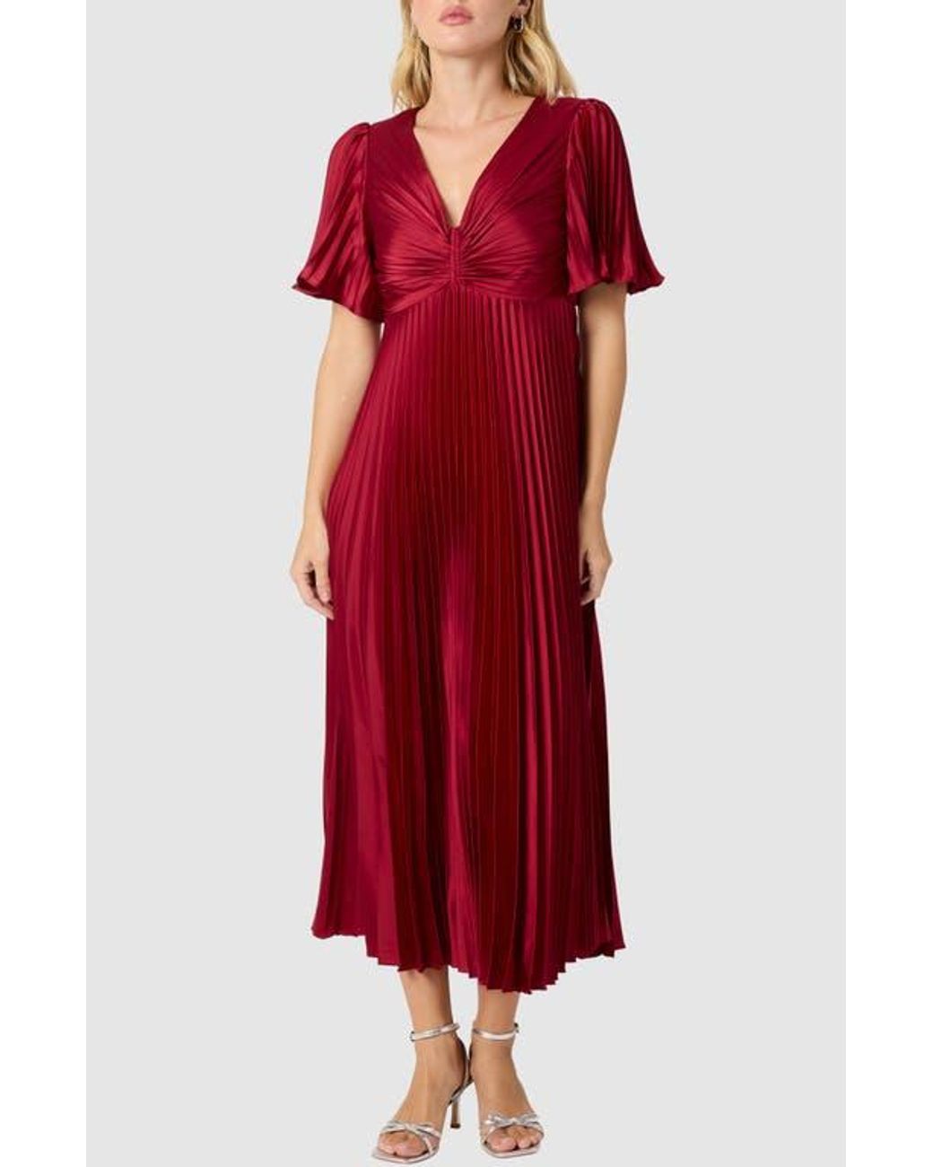 Lush Short Sleeve Pleated Satin Midi Dress in Red | Lyst