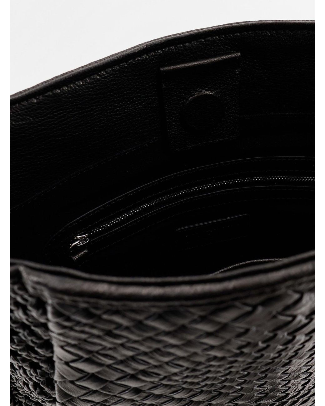 IBELIV Black Lamia Vegetable Leather Shoulder Bag With Woven Pattern