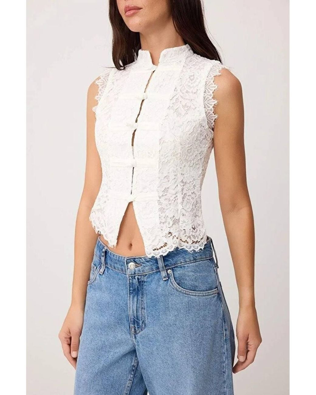 WOVCOR White High Neck Sleeveless Guipure Lace Blouse W/ Brit Detail