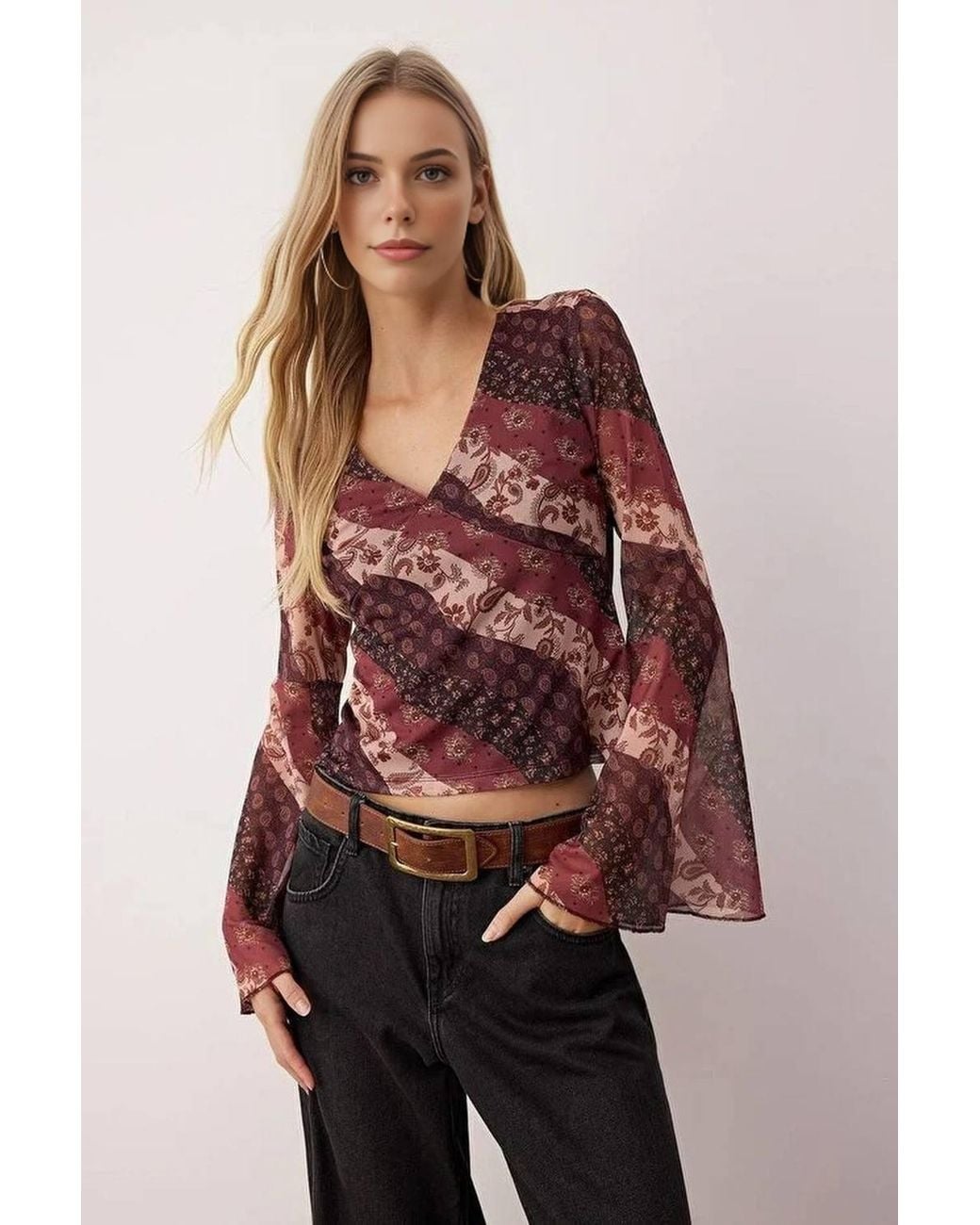 WOVCOR Printed V Neck Tulle Stretch Knit Blouse W/ Flared Sleeve Detail