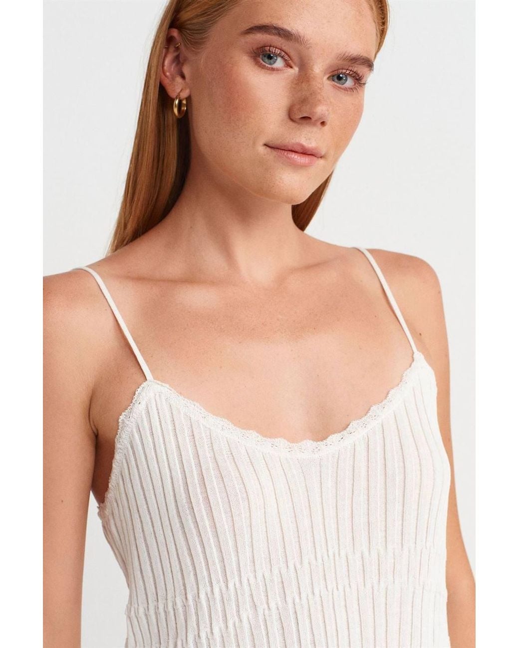 Dilvin White Ribbed Sleeveless V-Neck Blouse