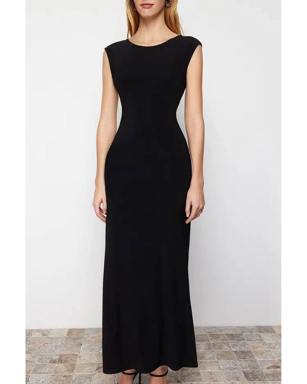 WOVCOR Black Sleeveless Contour Fit Maxi Dress W/ Clean Silhouette