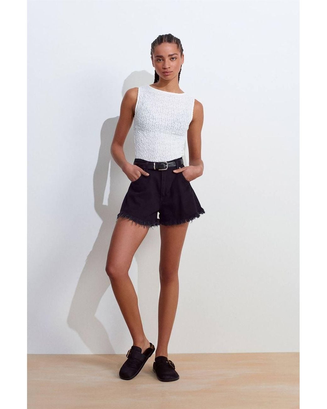 Dilvin White Fitted Sleeveless Lace-Knit Blouse