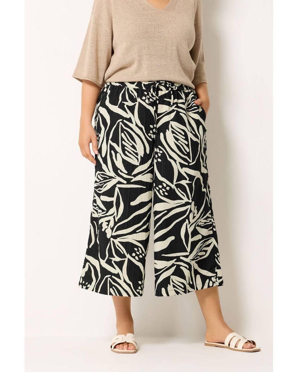 Yours Black Abstract Floral Cropped Trousers