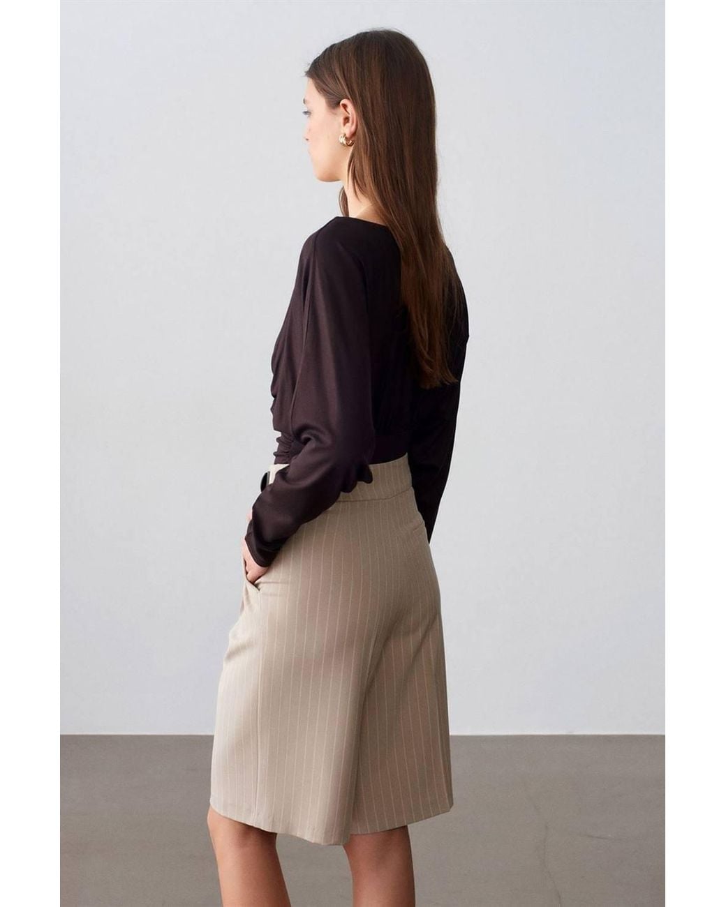 Dilvin Brown High-Waist Striped Tailored Shorts With Belt
