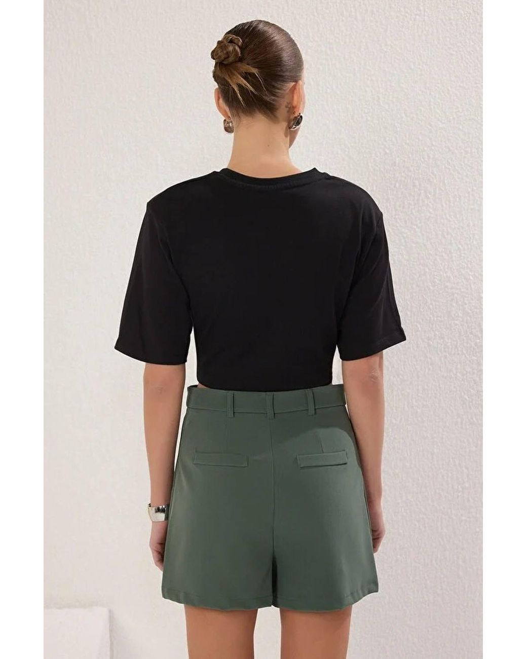 WOVCOR Green High Waist Woven Shorts W/ Seam Detail