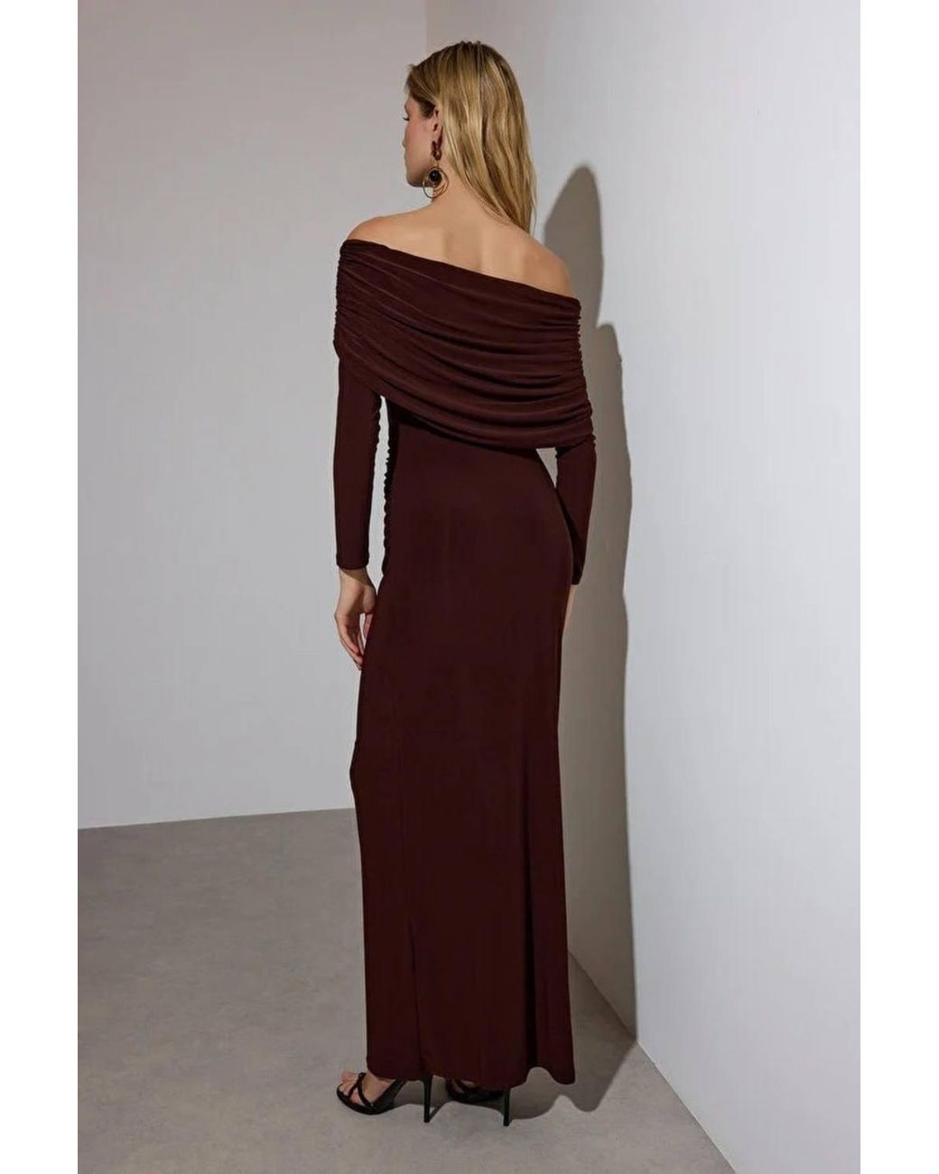 WOVCOR Brown Shoulder Ruched Maxi Knit Dress