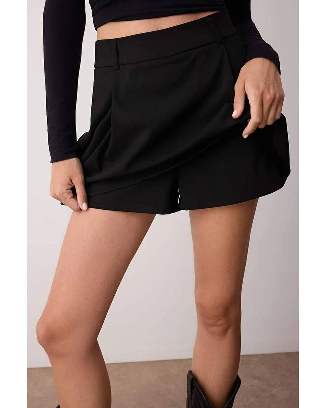 WOVCOR Black Pleated Woven Mini Skort
