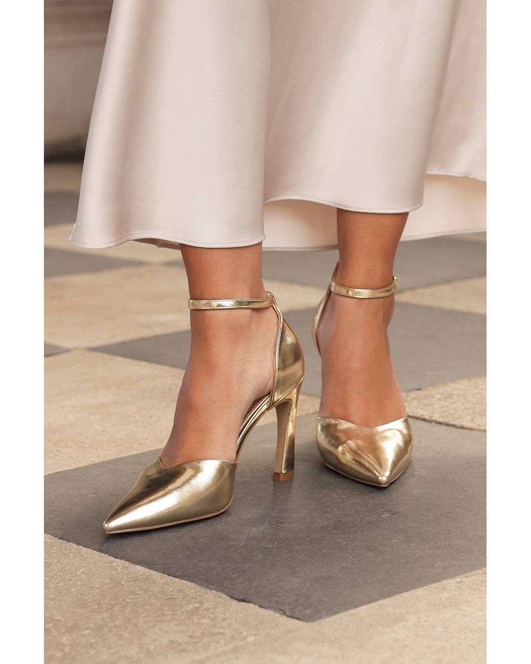 Linzi White Moira Faux Leather V Cut Court Heel
