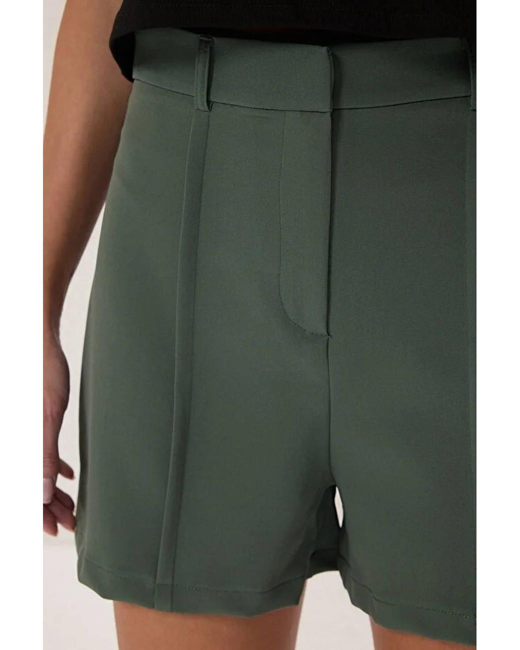 WOVCOR Green High Waist Woven Shorts W/ Seam Detail